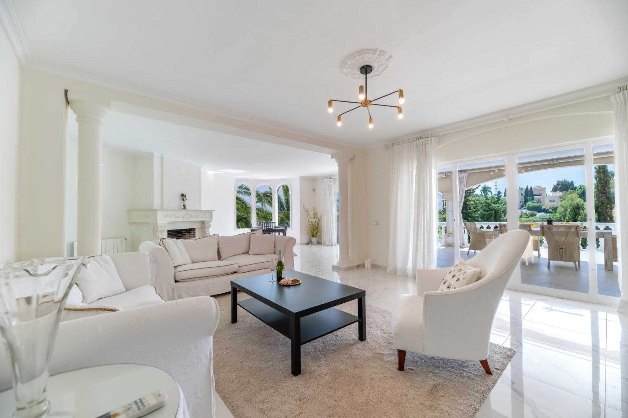 4 Bdrm Andalusian W Cinema & Sea Views Apartamento
