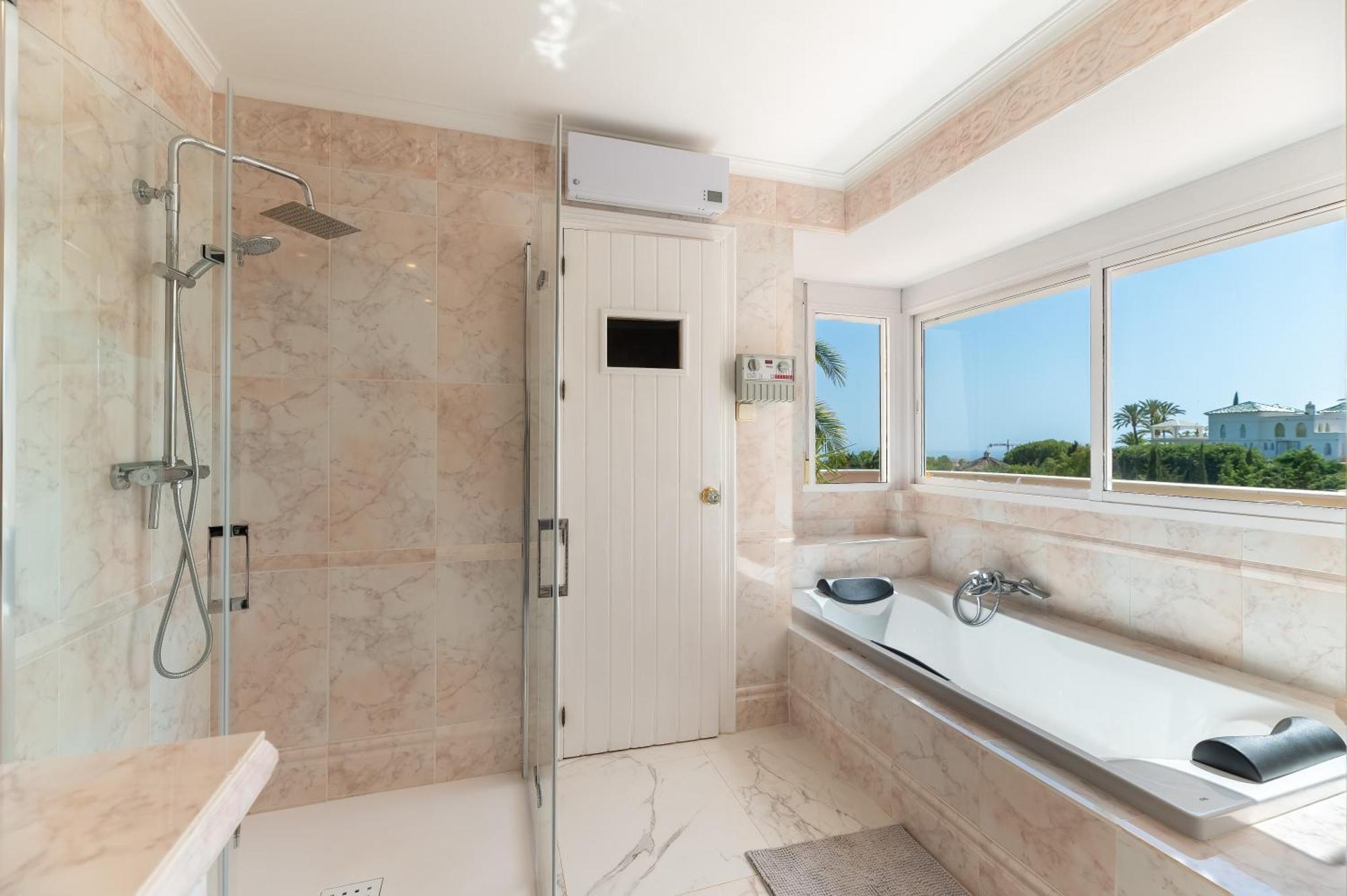 Apartamento 4 Bdrm Andalusian W Cinema & Sea Views