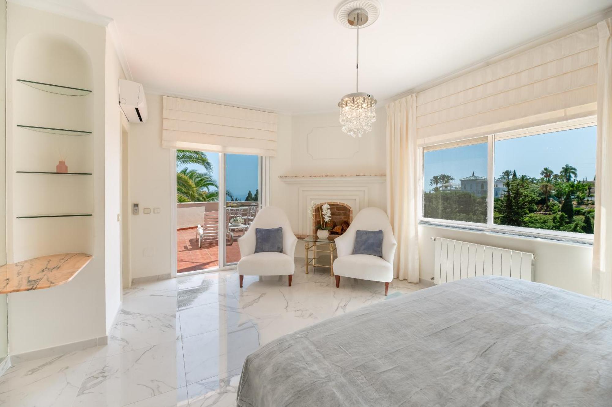 4 Bdrm Andalusian W Cinema & Sea Views Apartamento