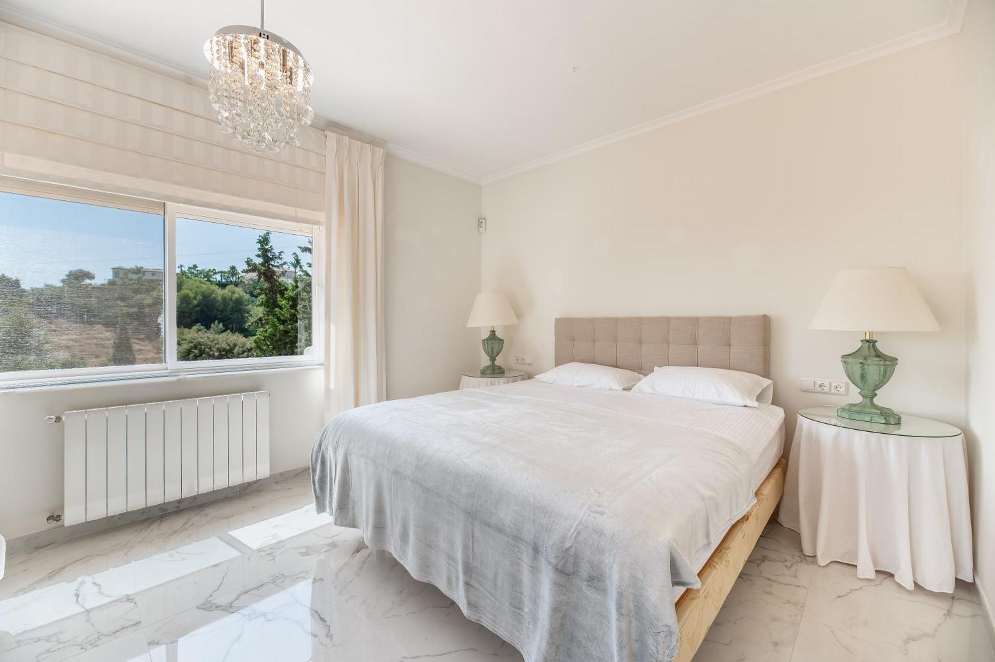 4 Bdrm Andalusian W Cinema & Sea Views Apartamento *