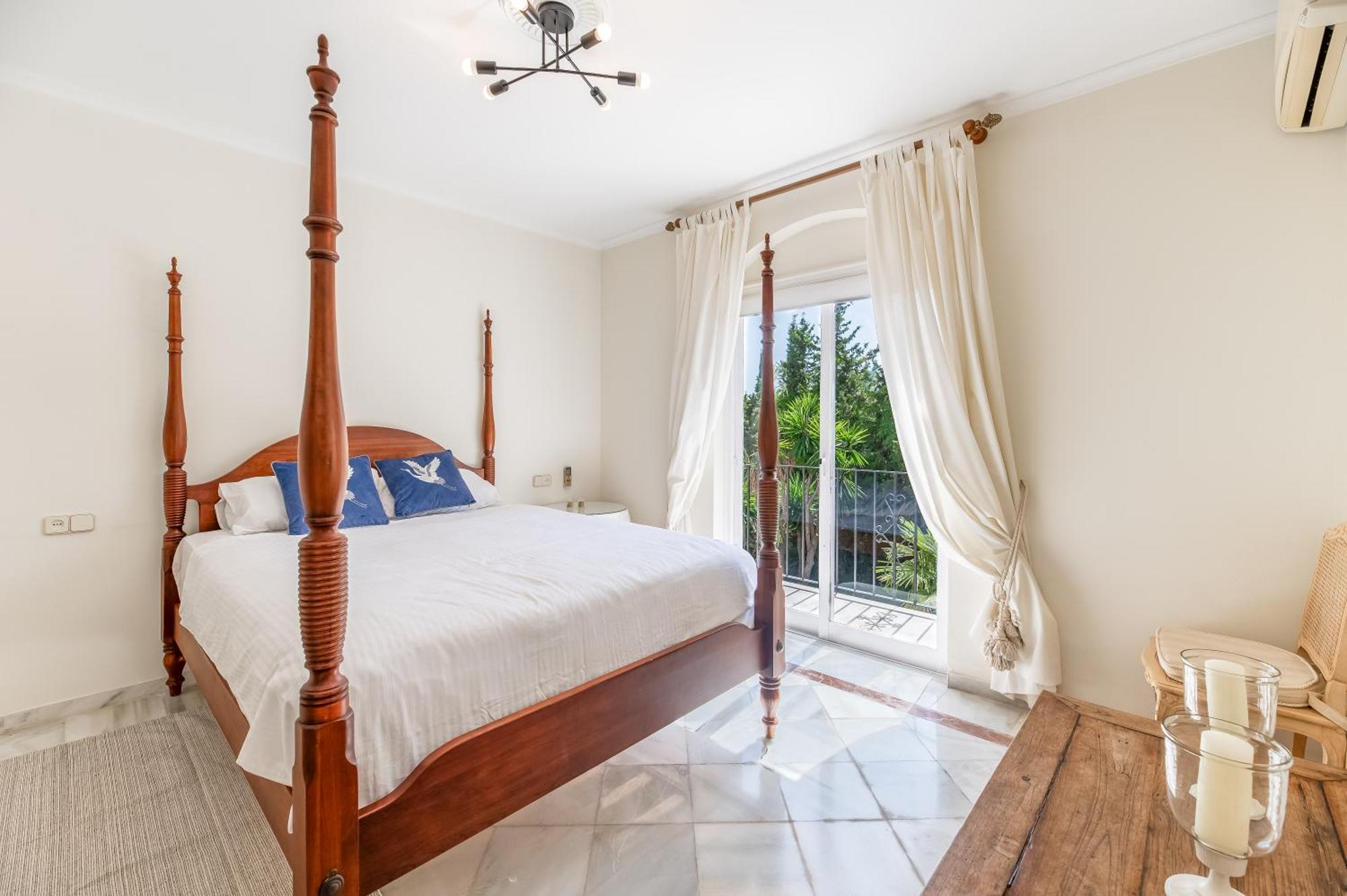 4 Bdrm Andalusian W Cinema & Sea Views Apartamento Marbella