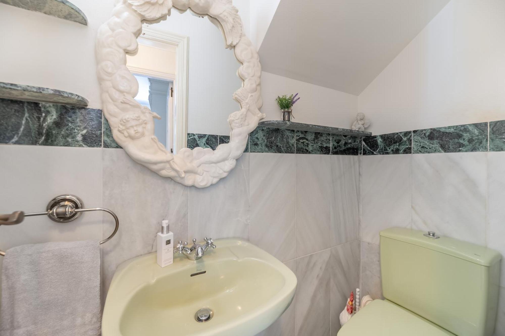 4 Bdrm Andalusian W Cinema & Sea Views Appartamento Marbella